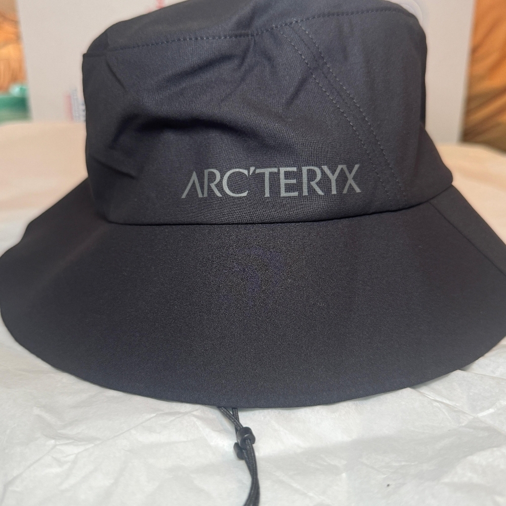 NWOT Arc'teryx Sinsola Bucket Hat Black  Light Breathable Sun Hat Small/M Unisex - Picture 14 of 14